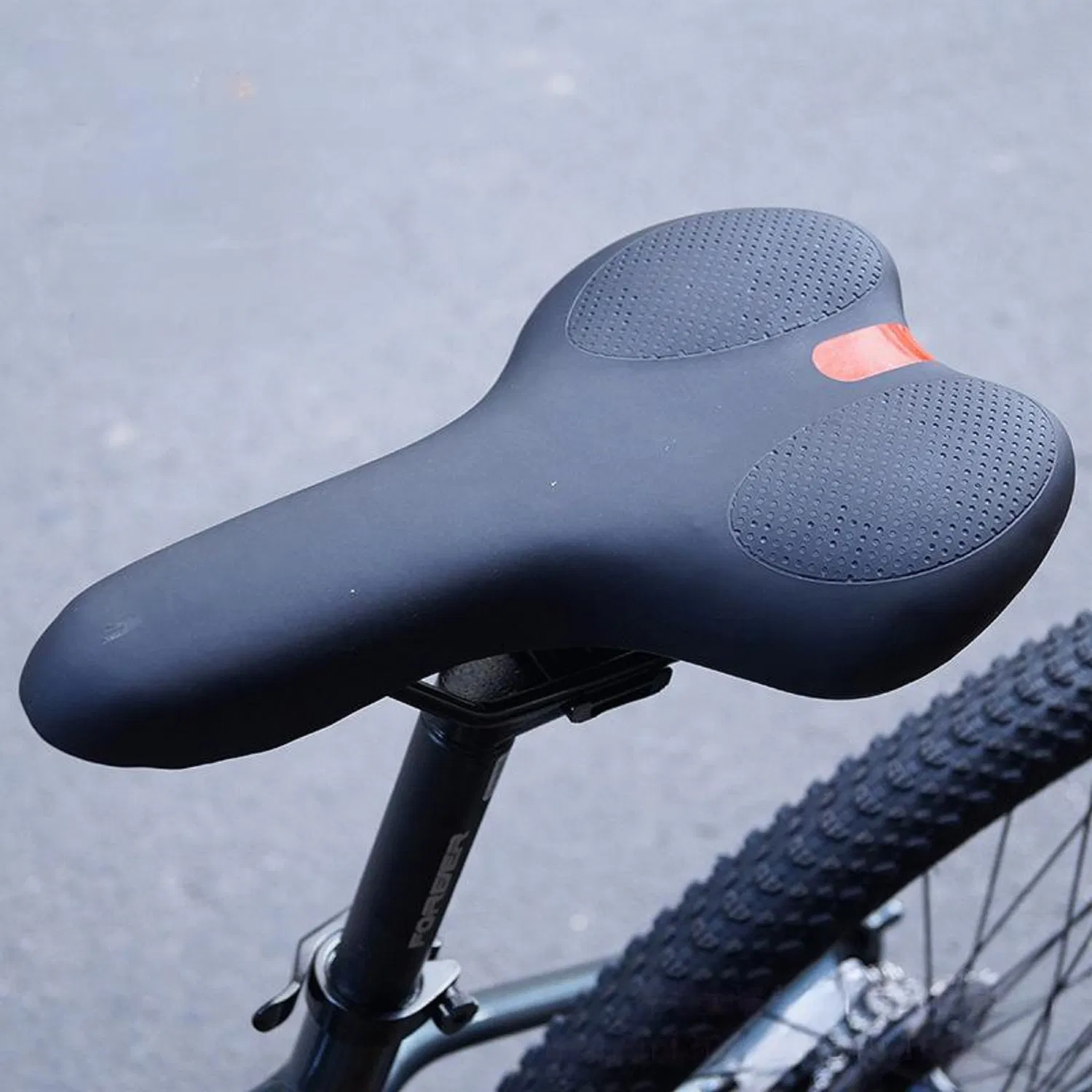 Factory Direct Sale Full Carbon Lightweight Hollow Breathable Mountain Bike Saddle